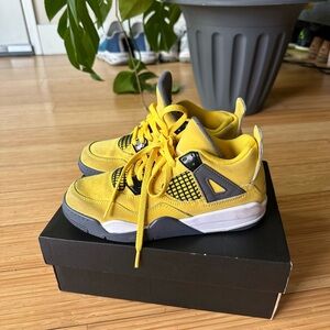 Jordan 4 retro (ps) size 1 Y 
Yellow/dark blue grey